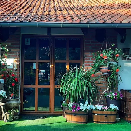 Straznica Komtura Privatunterkunft Mikołajki